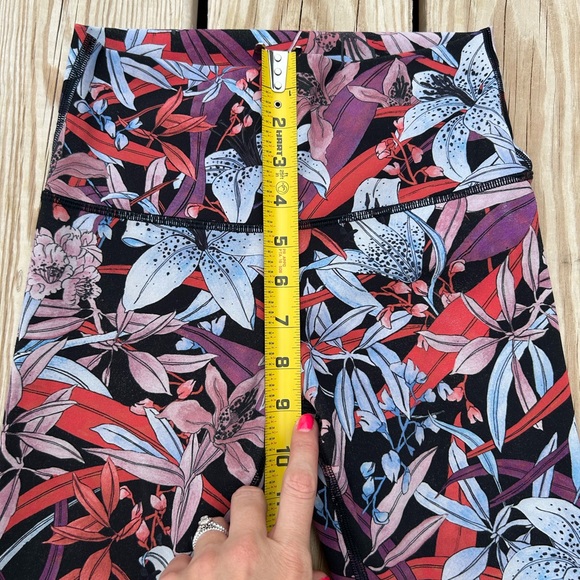 Lululemon Train Times 7/8 Leggings Size 4 Floral - Picture 12 of 13